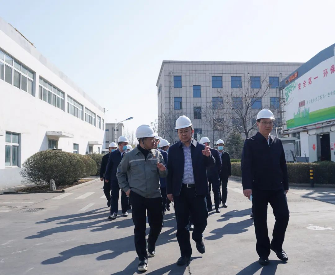 姜寧副市長(zhǎng)一行蒞臨漢威集團(tuán)調(diào)研經(jīng)濟(jì)運(yùn)行工作